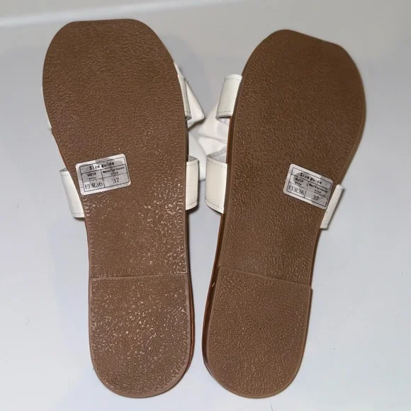 Elegant White Bow Sandals - Picture 2 of 3